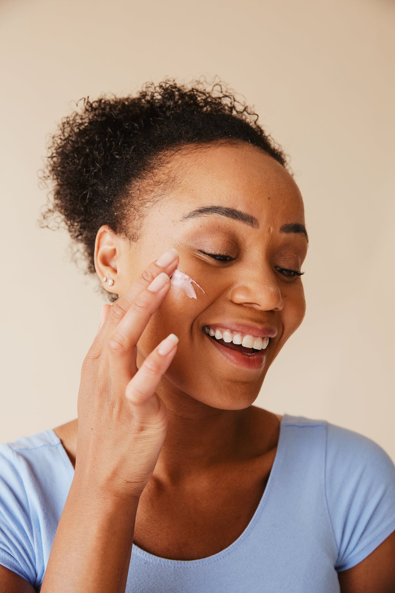 The Ultimate Guide to Skincare Textures: Choosing Between Gels, Creams, Lotions, Serums, and Mists