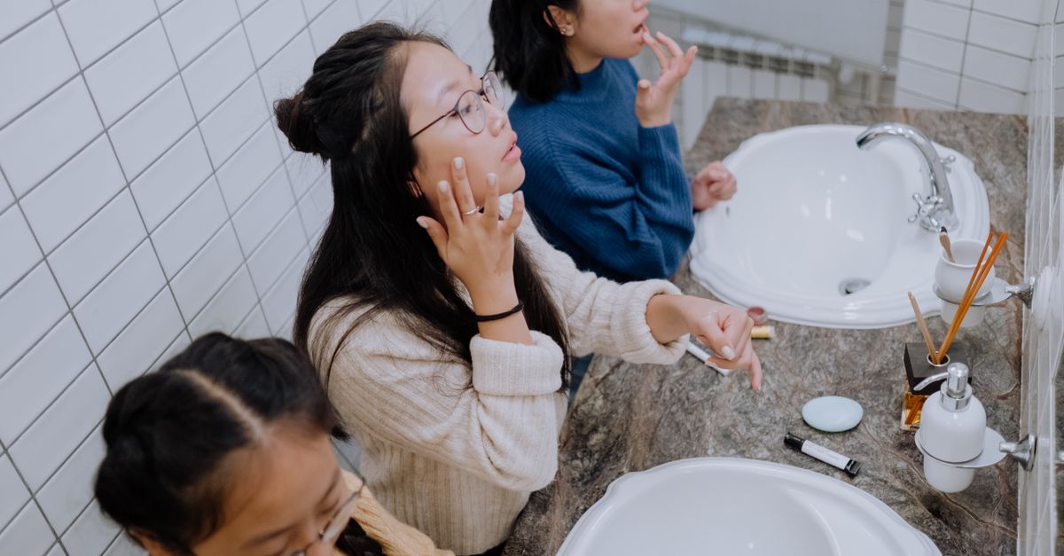 A Simple Back-to-School Skincare Routine for Teens With Oily or Acne-Prone Skin