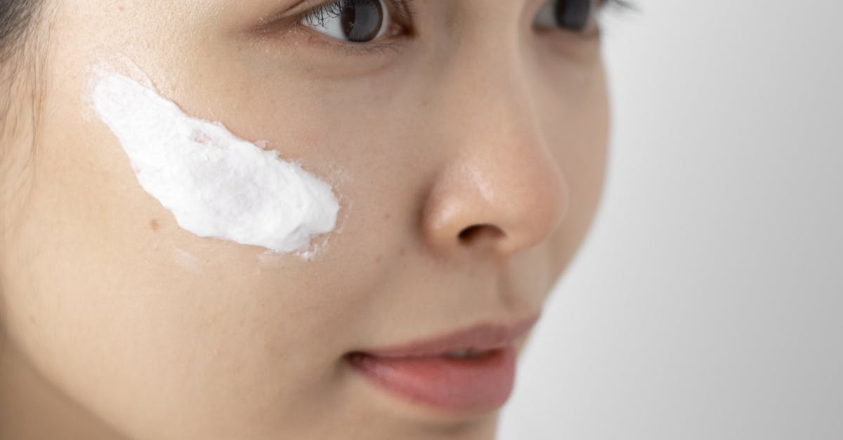 Can Moisturizer Cause Breakouts? How to Tell Purging, Clogging, and Irritation Apart