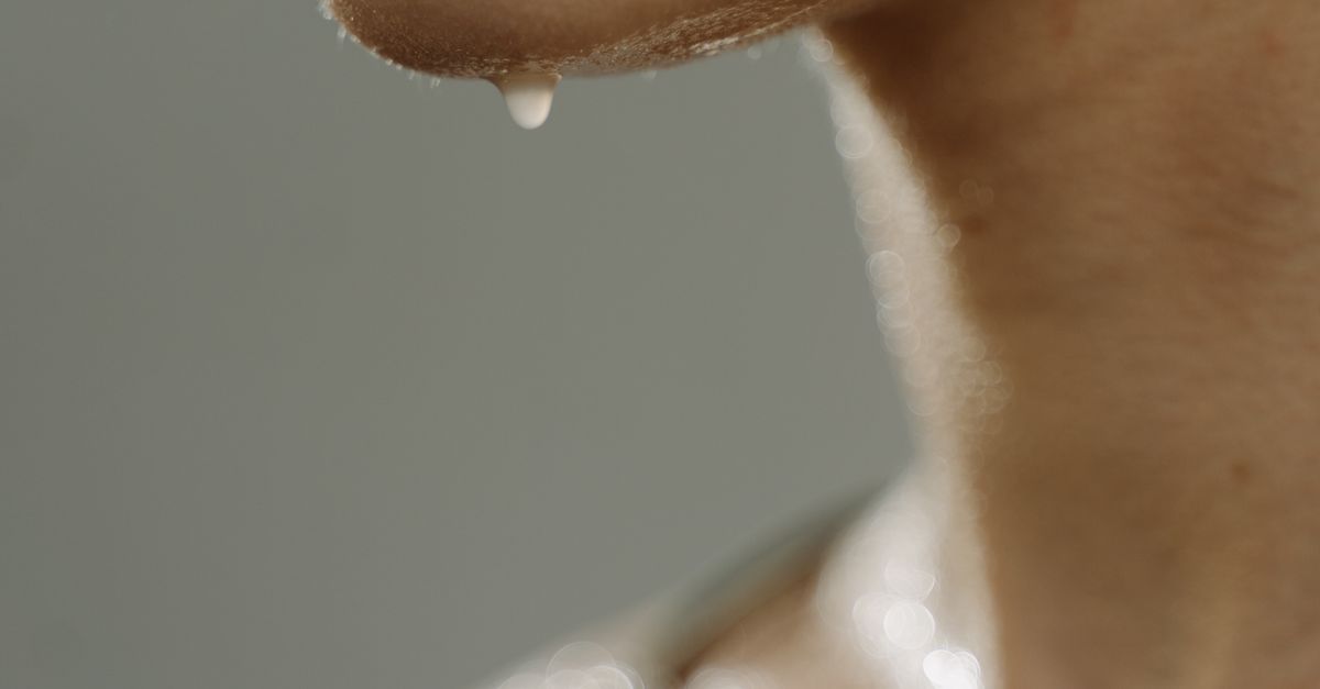 Why Your Skin Feels Hot and Sticky in Summer and How to Cool It Down