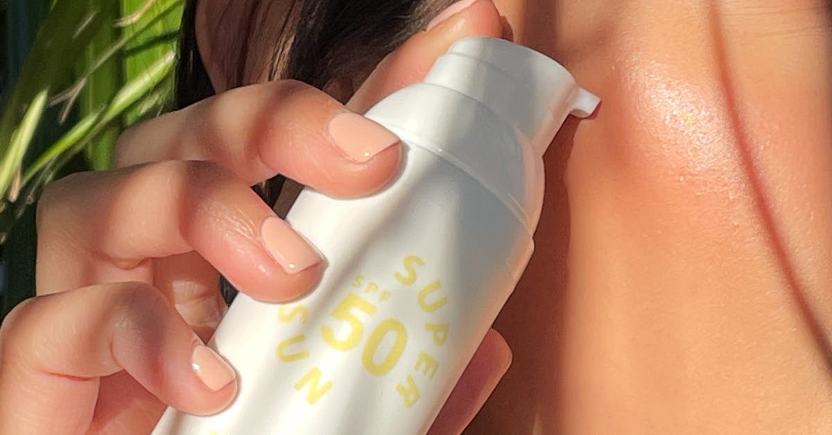 Moisturizer With SPF vs Separate Sunscreen: Which One Actually Protects Better?